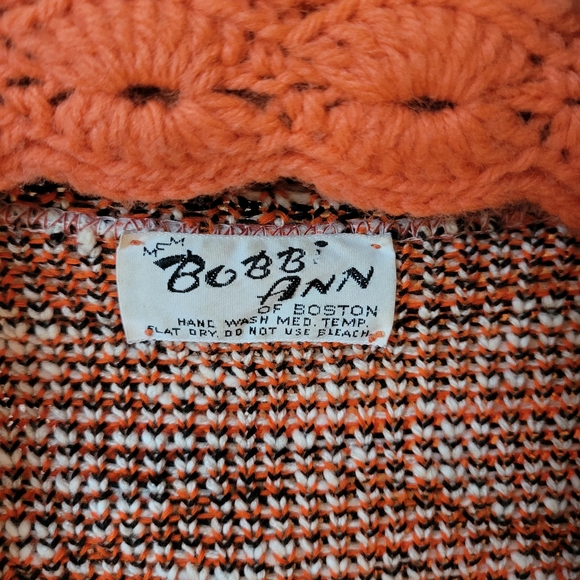 Vintage 70s Bobbi Ann of Boston printed shawl collar, long cardigan with tie. - Picture 4 of 9